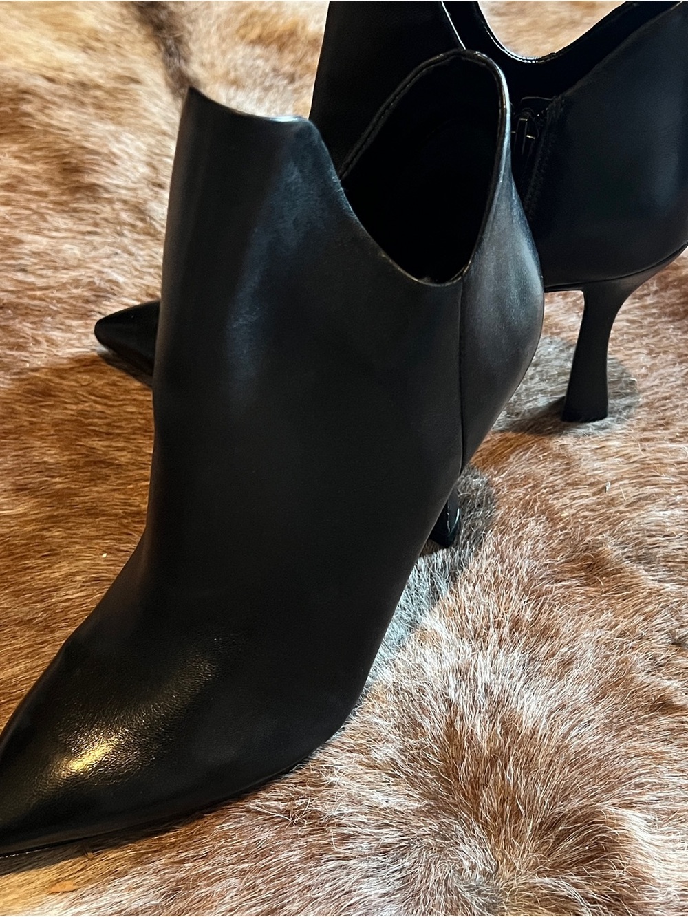 Gianni Bini Classic Black Pointed Toe Ankle Boots - Picture 2 of 5